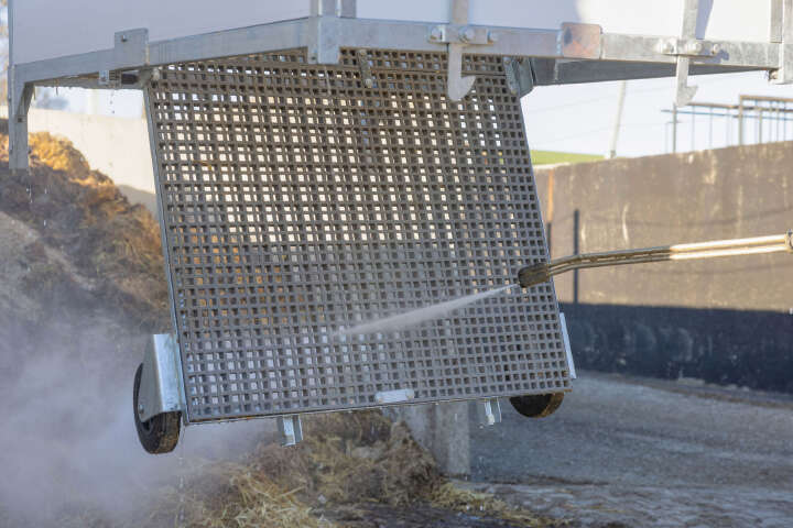 KERBL Kälberbox Premium mit schwenkbarem Boden